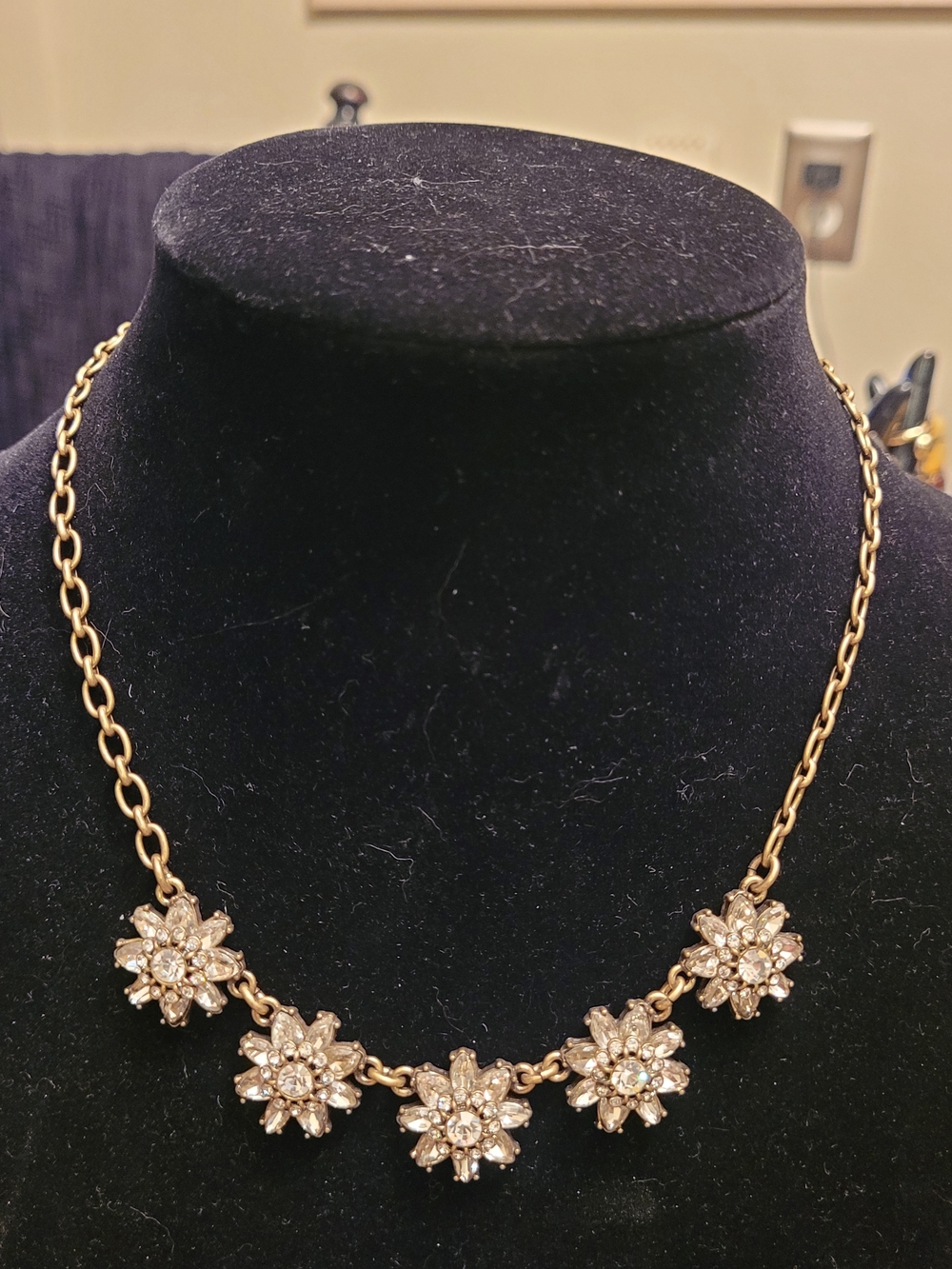 Chloe + Isabel Mirabelle N303 Necklace 2015 Gold Tone Crystal Floral Rhinestone